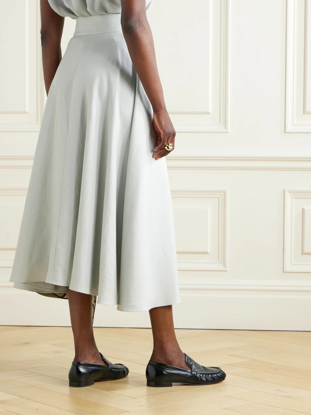 Back view of the Loro Piana Petra Pleated Linen-twill Midi Skirt