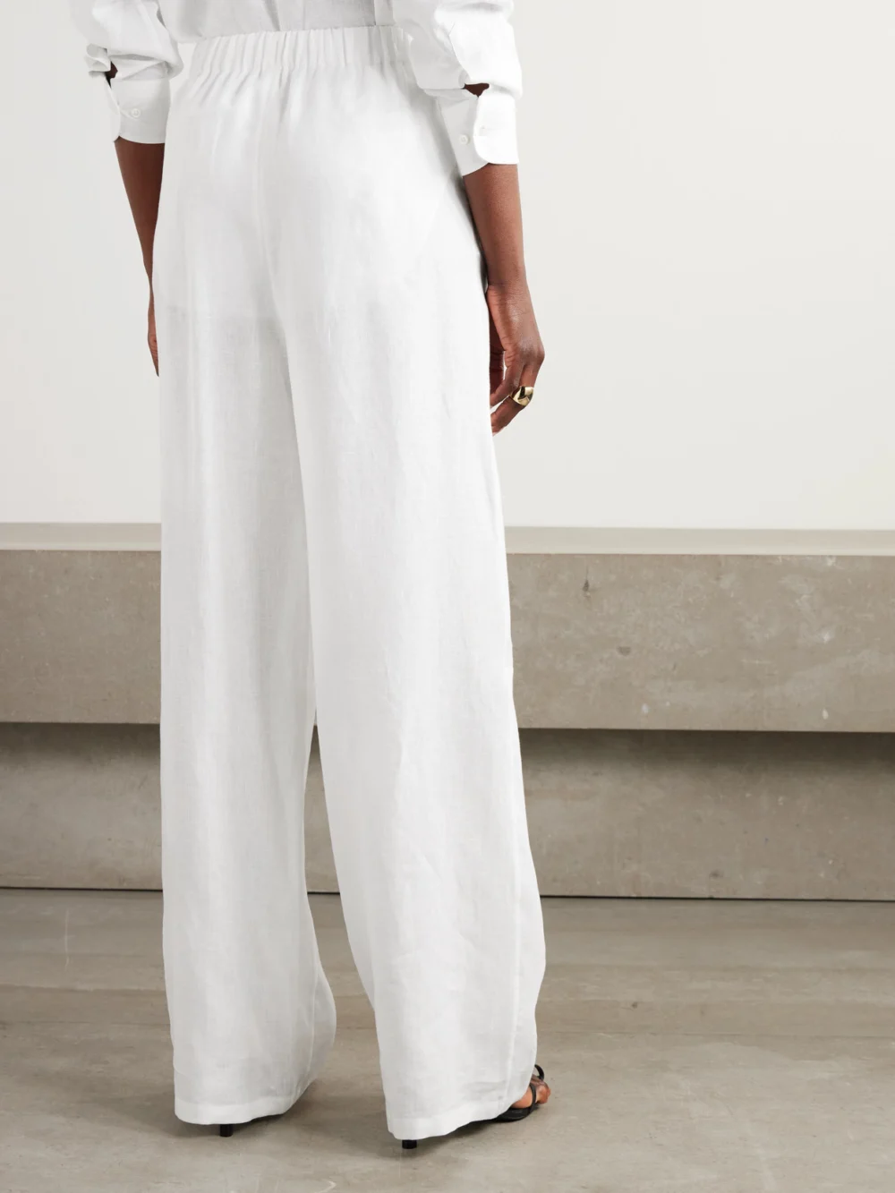 Back view of the Loro Piana Valerio Linen Wide-leg Pants