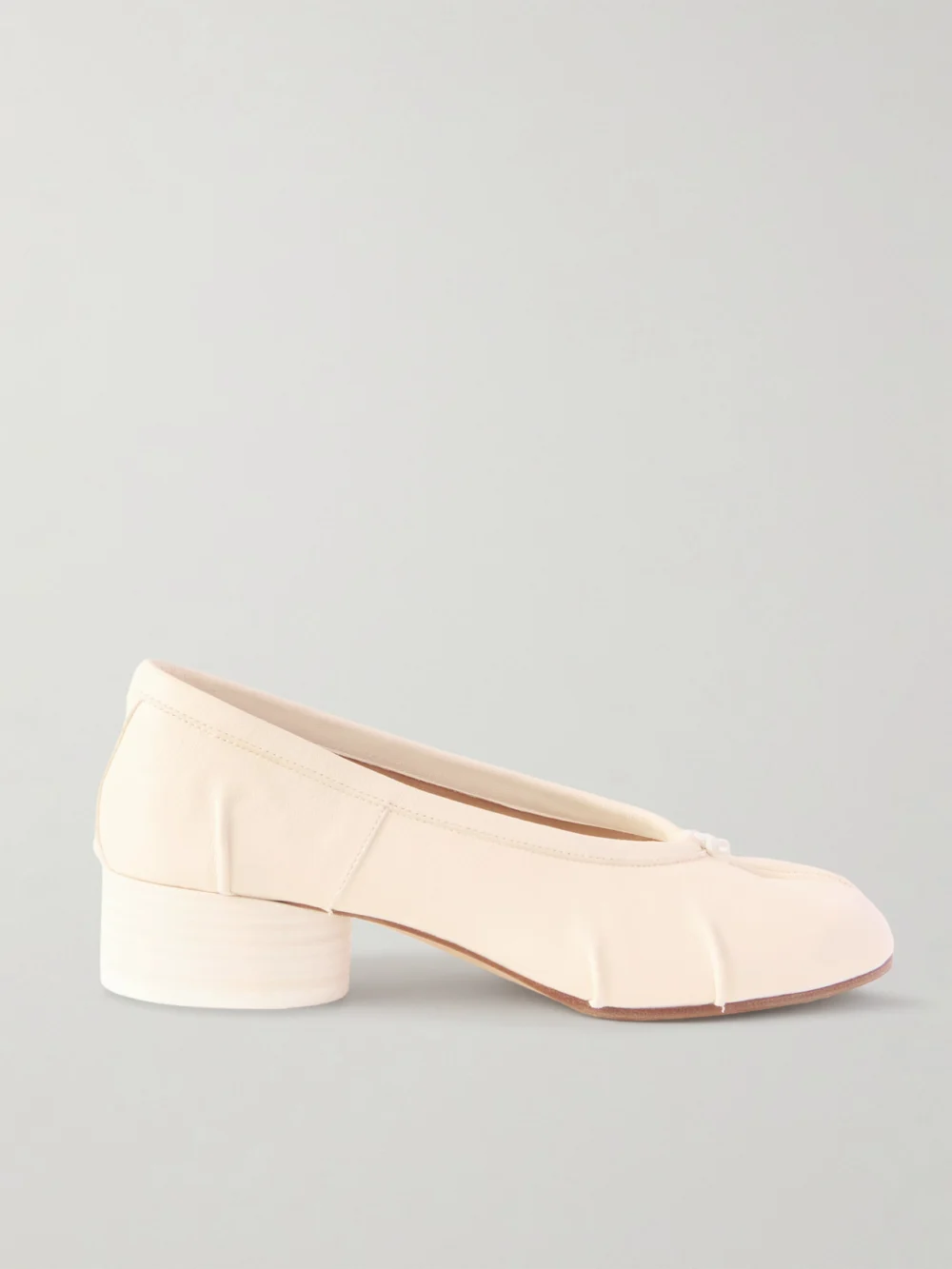 Maison Margiela Tabi Ballerina Split-toe Leather Pumps in cream