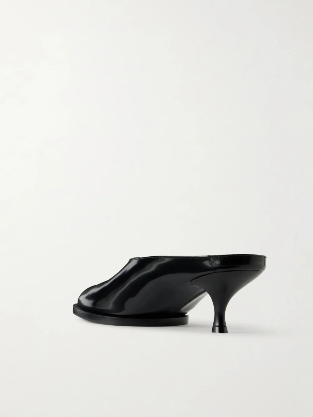Back view of the Maison Margiela Tabi City Split-toe Leather Pumps