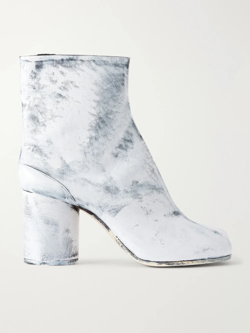 Maison Margiela Tabi Split-toe Leather Ankle Boots in off-white