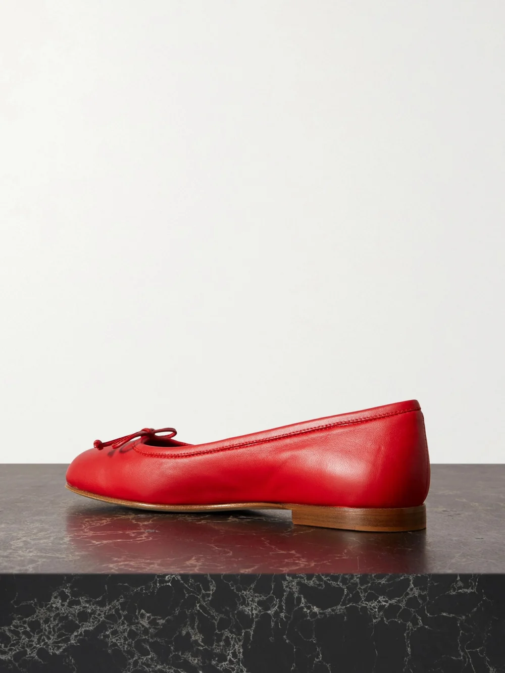 Back view of the Manolo Blahnik Veralli Bow-detailed Leather Ballet Flats