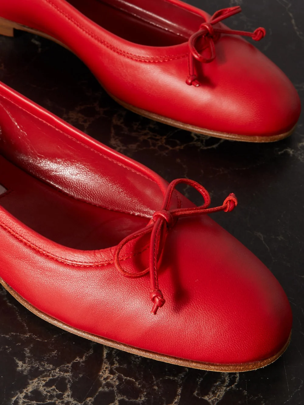 Close-up detail of the Manolo Blahnik Veralli Bow-detailed Leather Ballet Flats