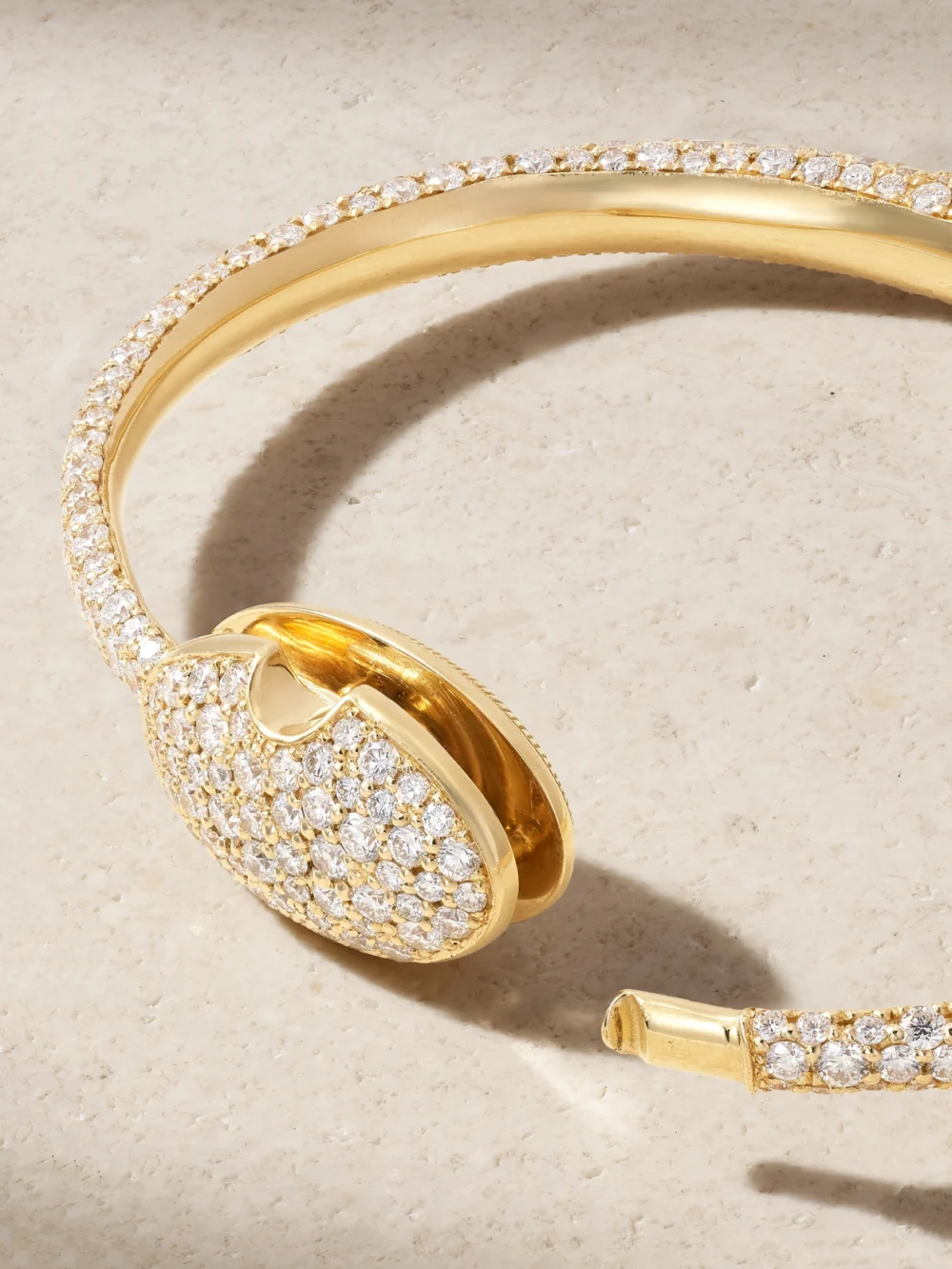 Close-up detail of the Marla Aaron Allstone Oval Musgrave 18-karat Gold Diamond Bracelet
