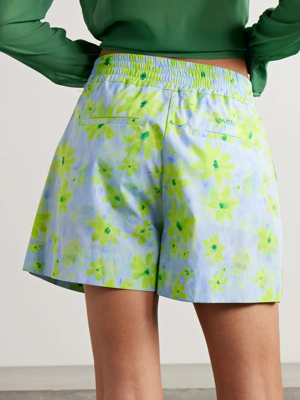 Back view of the Marni Pleated Floral-print Cotton-poplin Shorts
