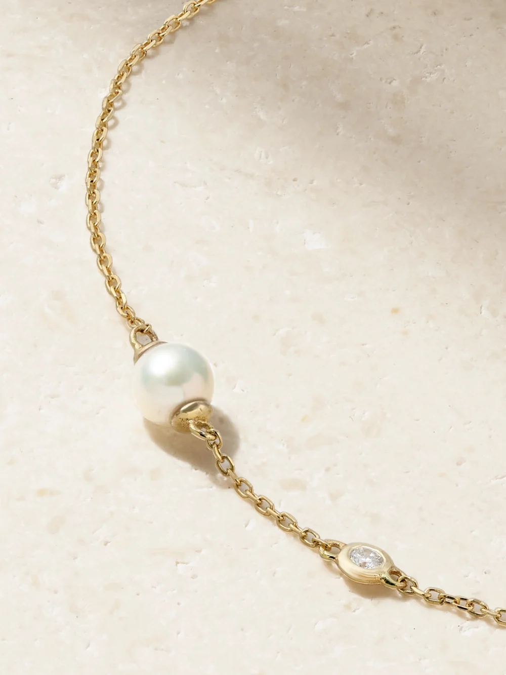 Close-up detail of the Mateo 14-karat Gold, Pearl and Diamond Bracelet