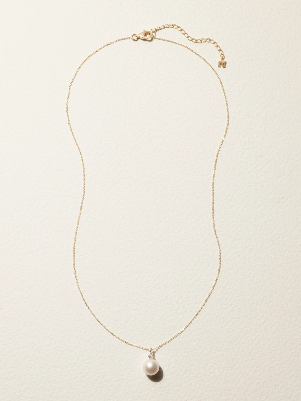 Close-up detail of the Mateo 14-karat Gold, Pearl and Diamond Necklace