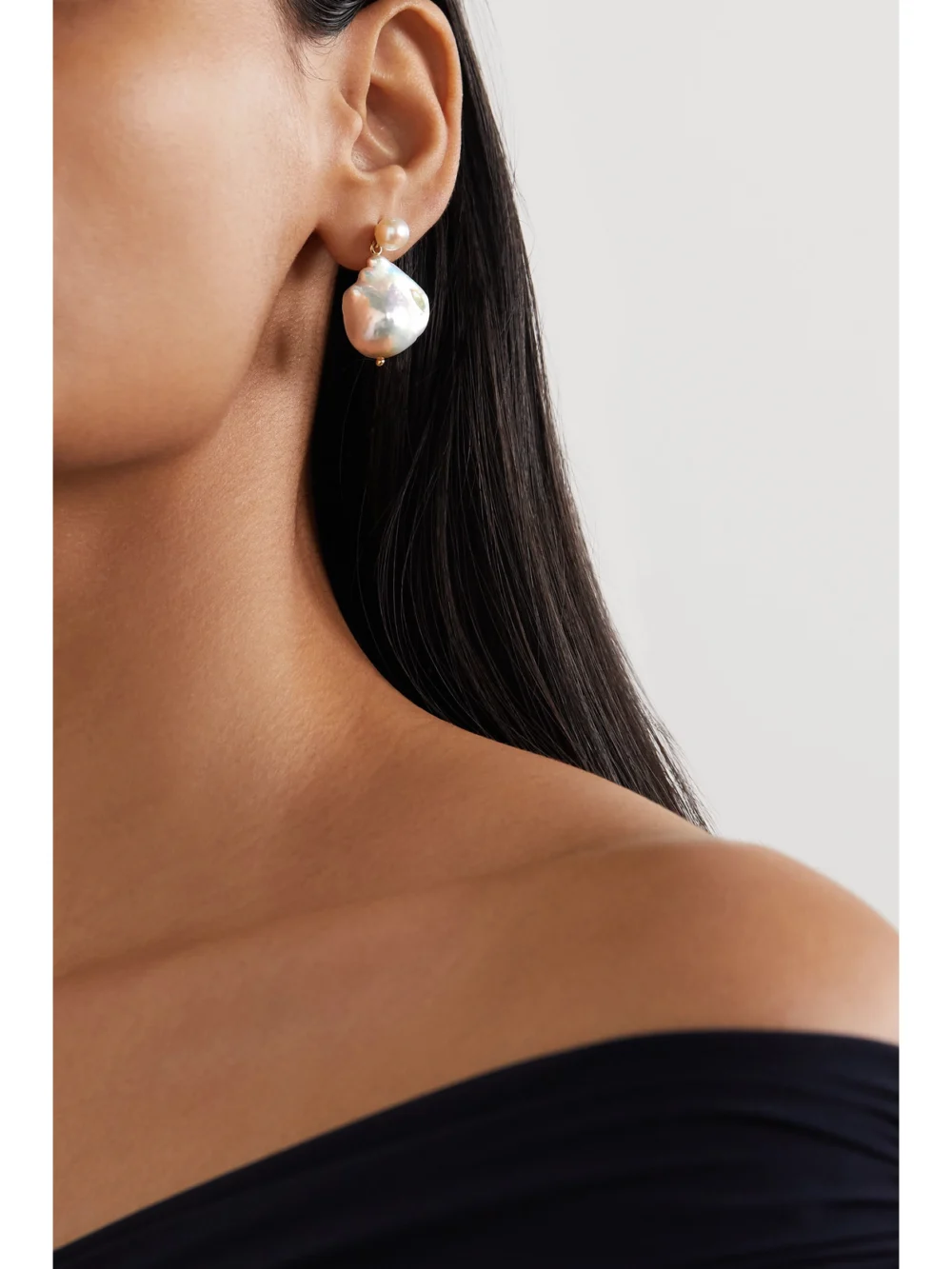 Mateo Duality 14-karat Gold Pearl Earrings, styled view