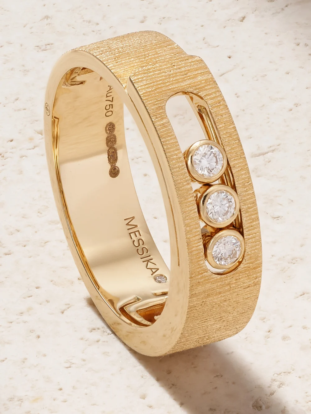 Close-up detail of the Messika Move Noa Ciselé 18-karat Gold Diamond Ring