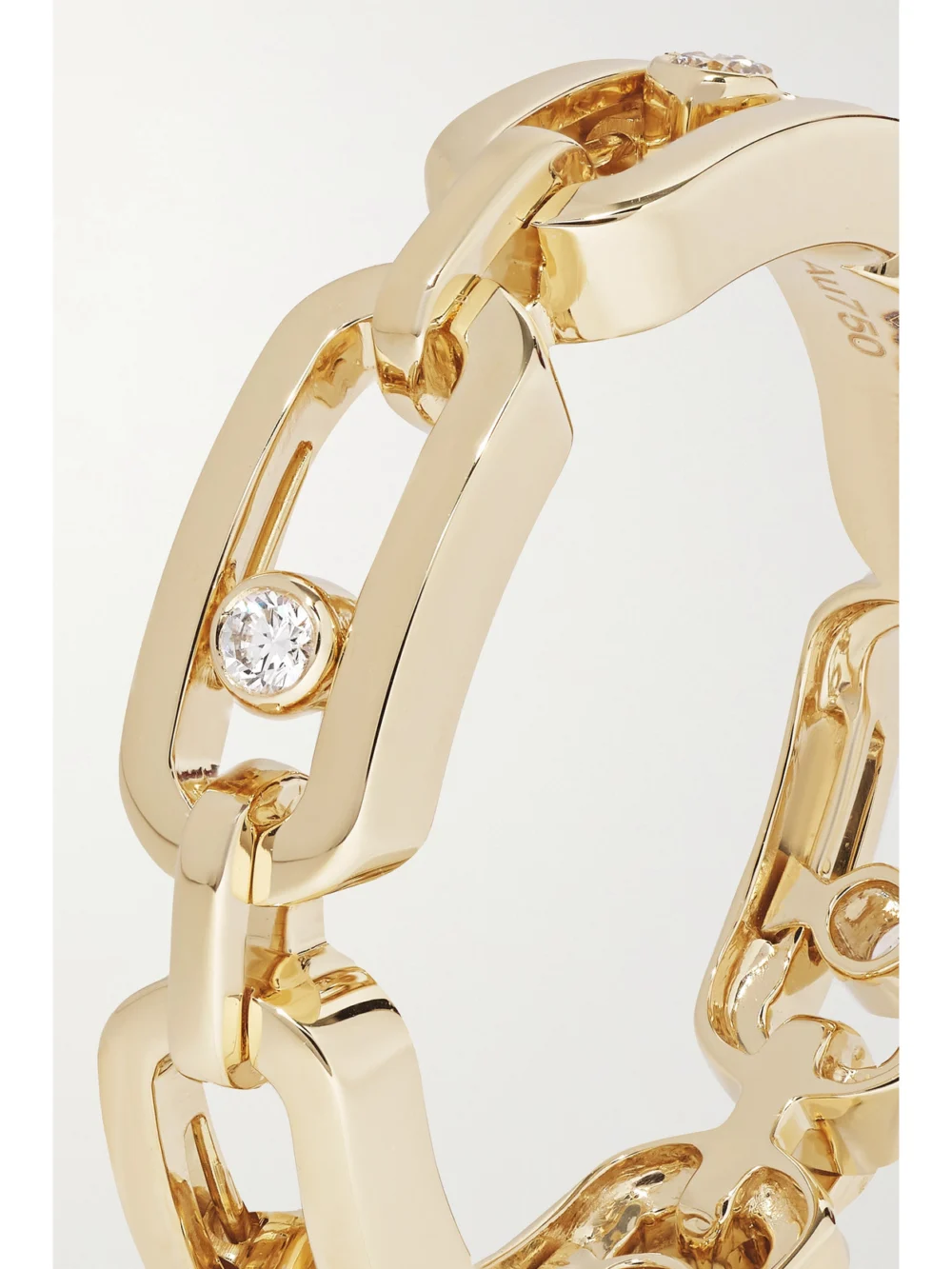 Close-up detail of the Messika Move Uno 18-karat Gold Diamond Ring