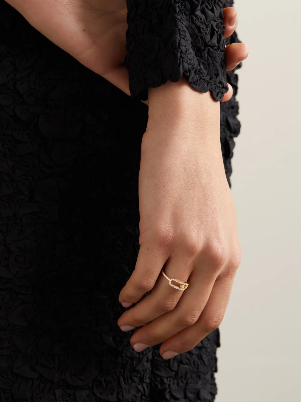 Messika Move Uno 18-karat Gold Diamond Ring, styled view