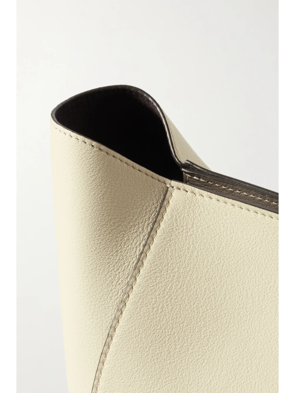Close-up detail of the Métier Incognito 36 Two-tone Leather Tote