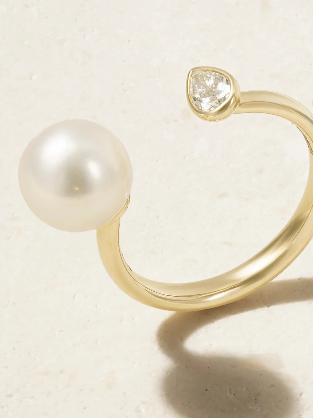 Close-up detail of the Mizuki 14-karat Gold Pearl and Diamond Ring