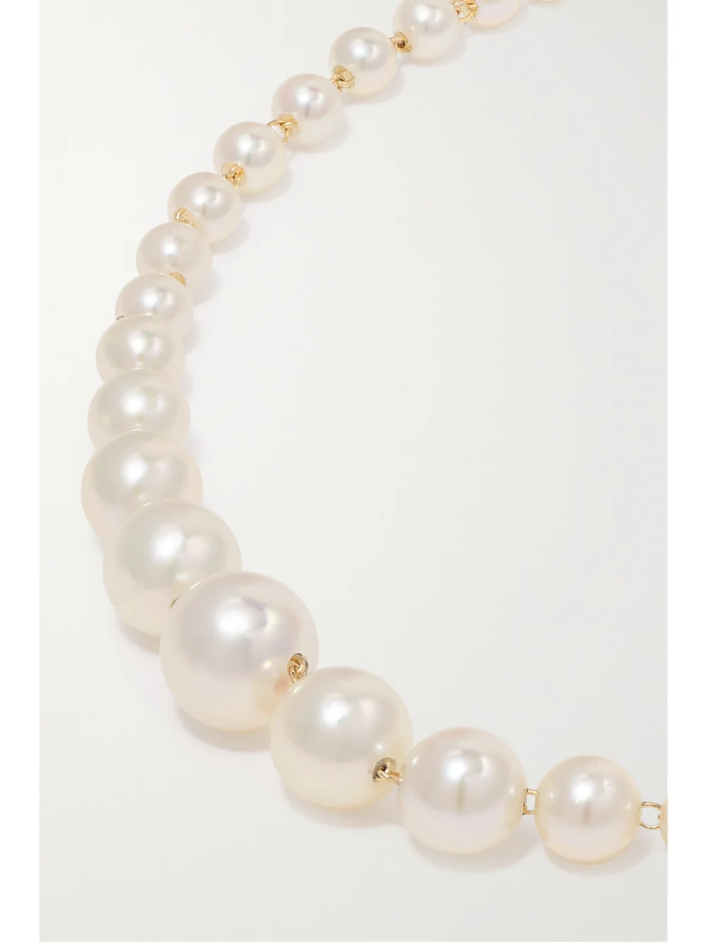 Close-up detail of the Mizuki 14-karat Gold Pearl Bracelet