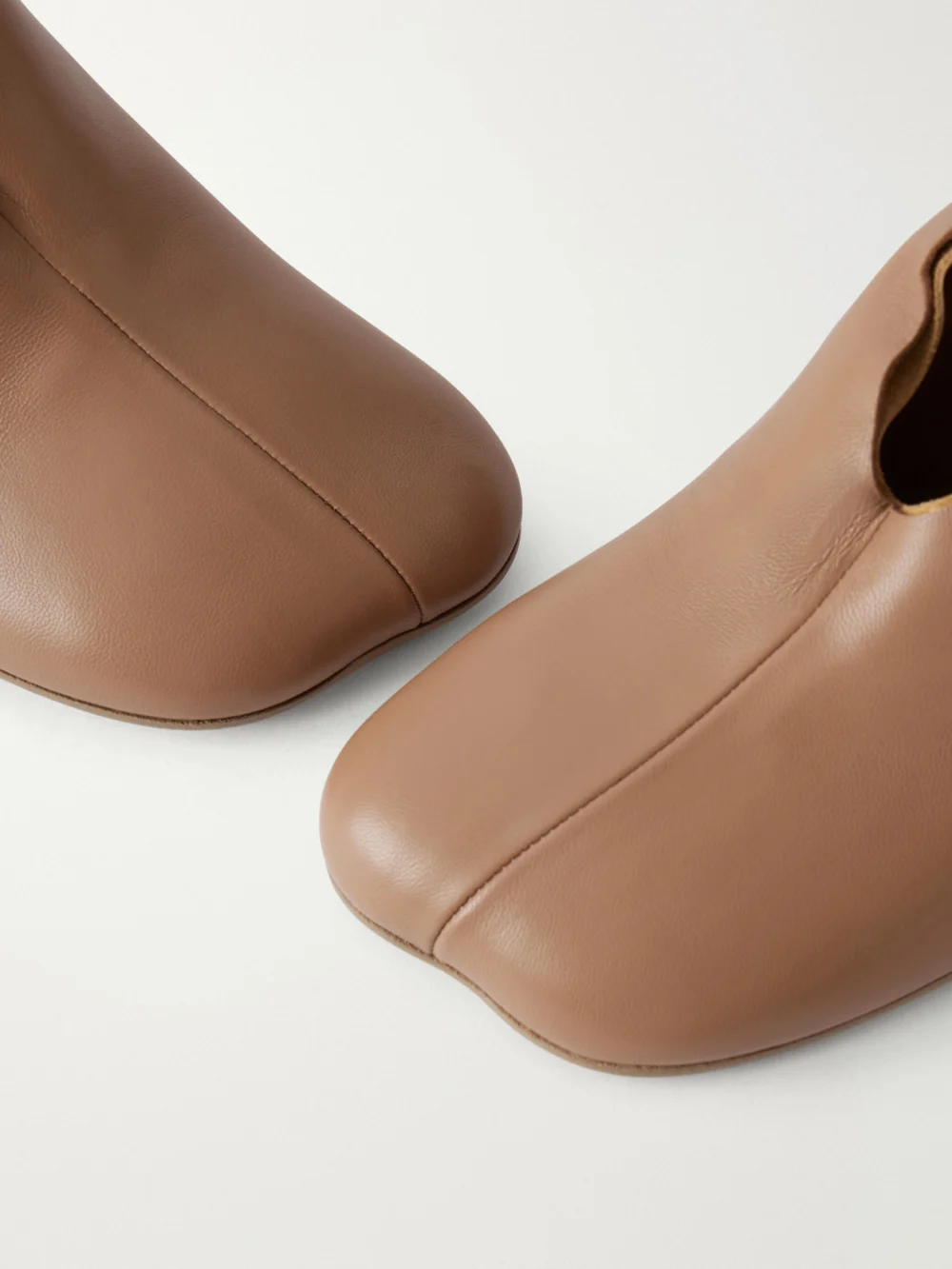 Close-up detail of the MM6 Maison Margiela Court 85 Leather Pumps