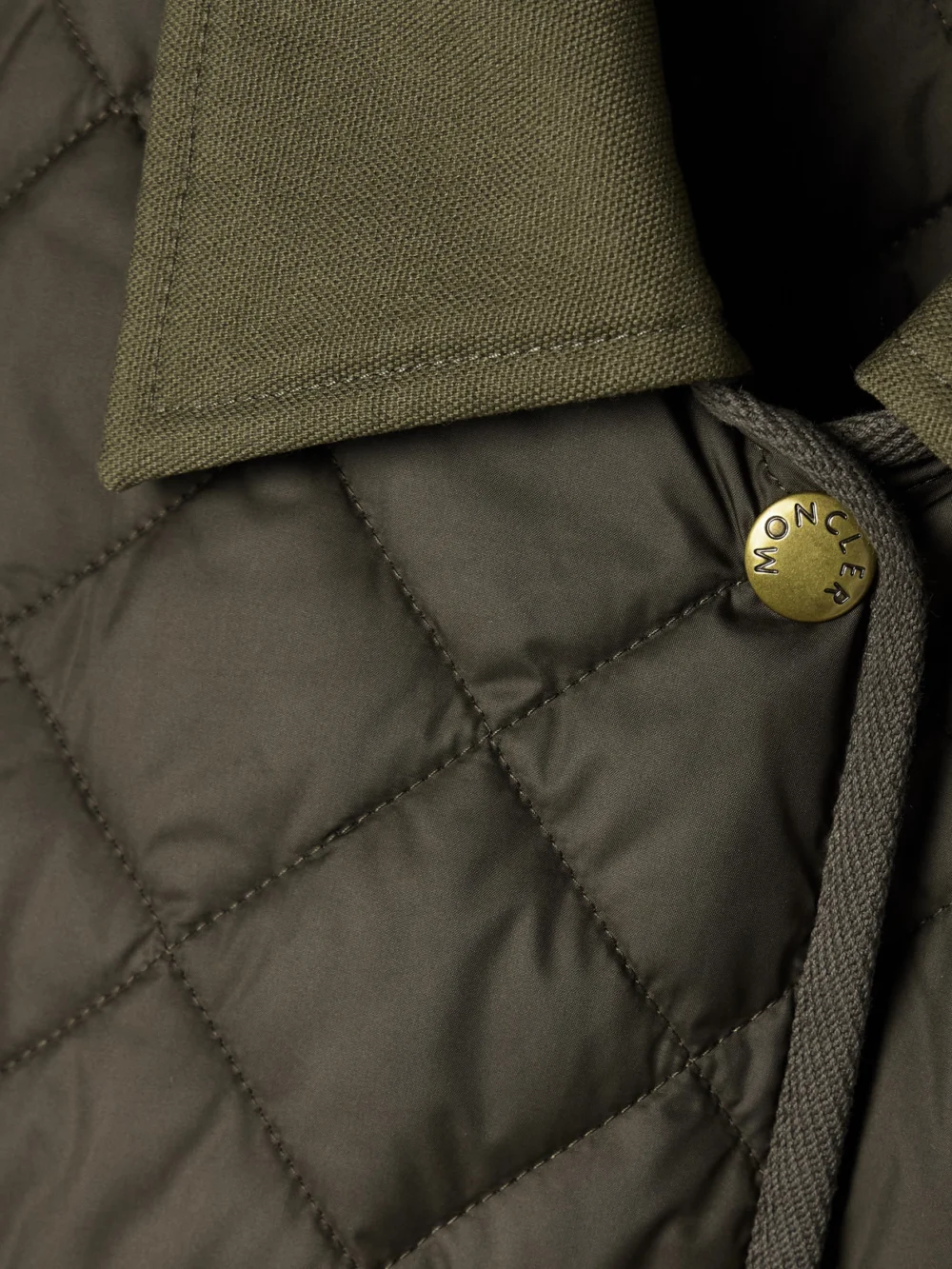 Close-up detail of the Moncler Chitre Cropped Cotton-canvas Trimmed Padded Quilted Shell Jacket
