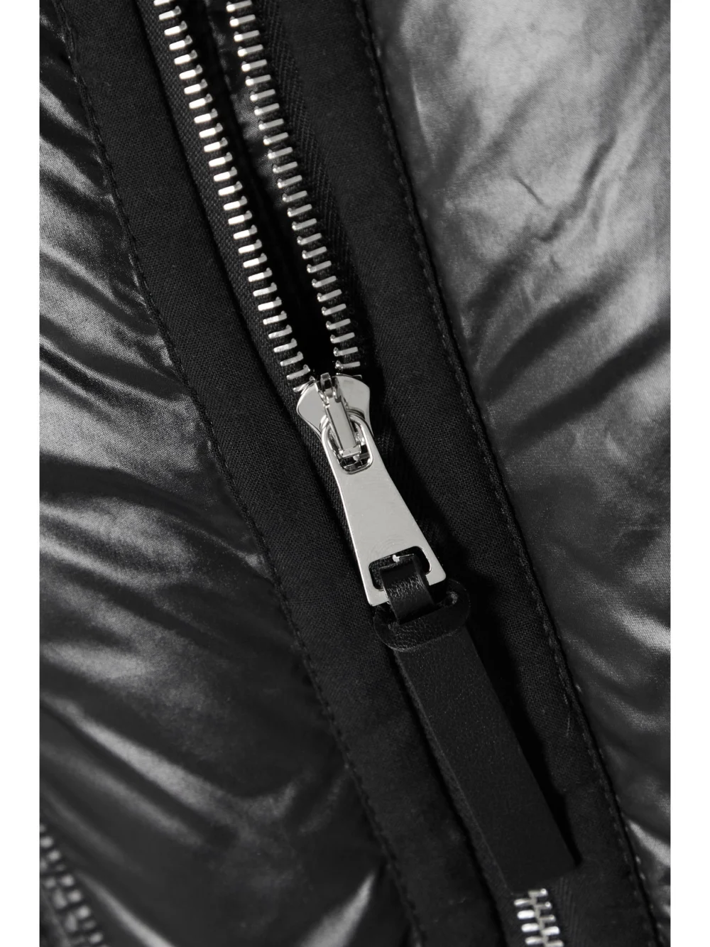 Close-up detail of the Moncler Genius + 2 Moncler 1952 Liz Quilted Glossed-shell Down Coat