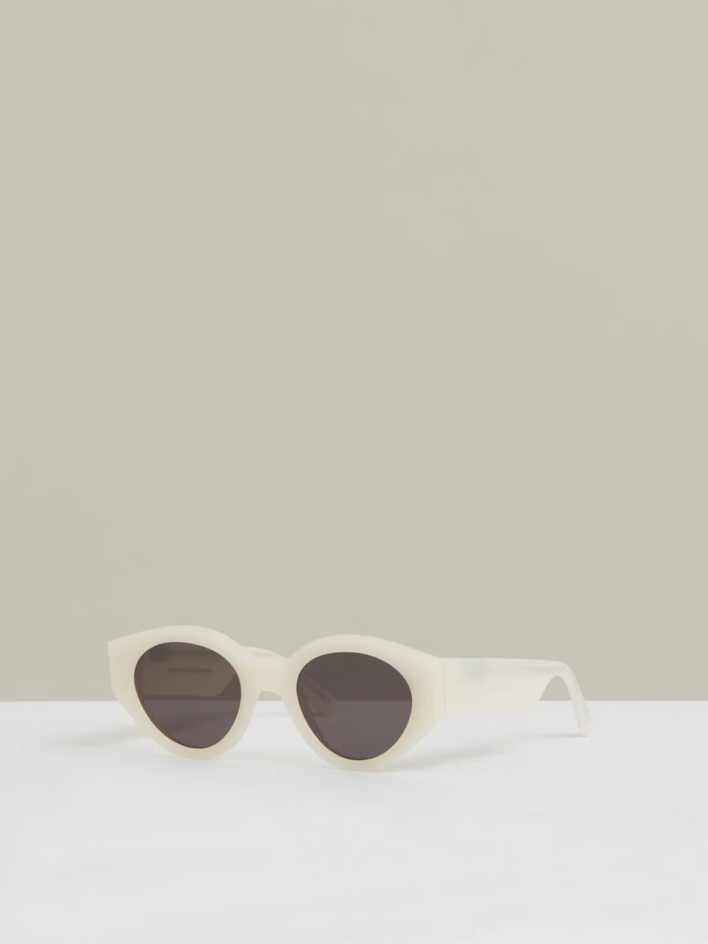 Monokel Eyewear Monokel Eyewear Oval, Pearl Cream, view 3