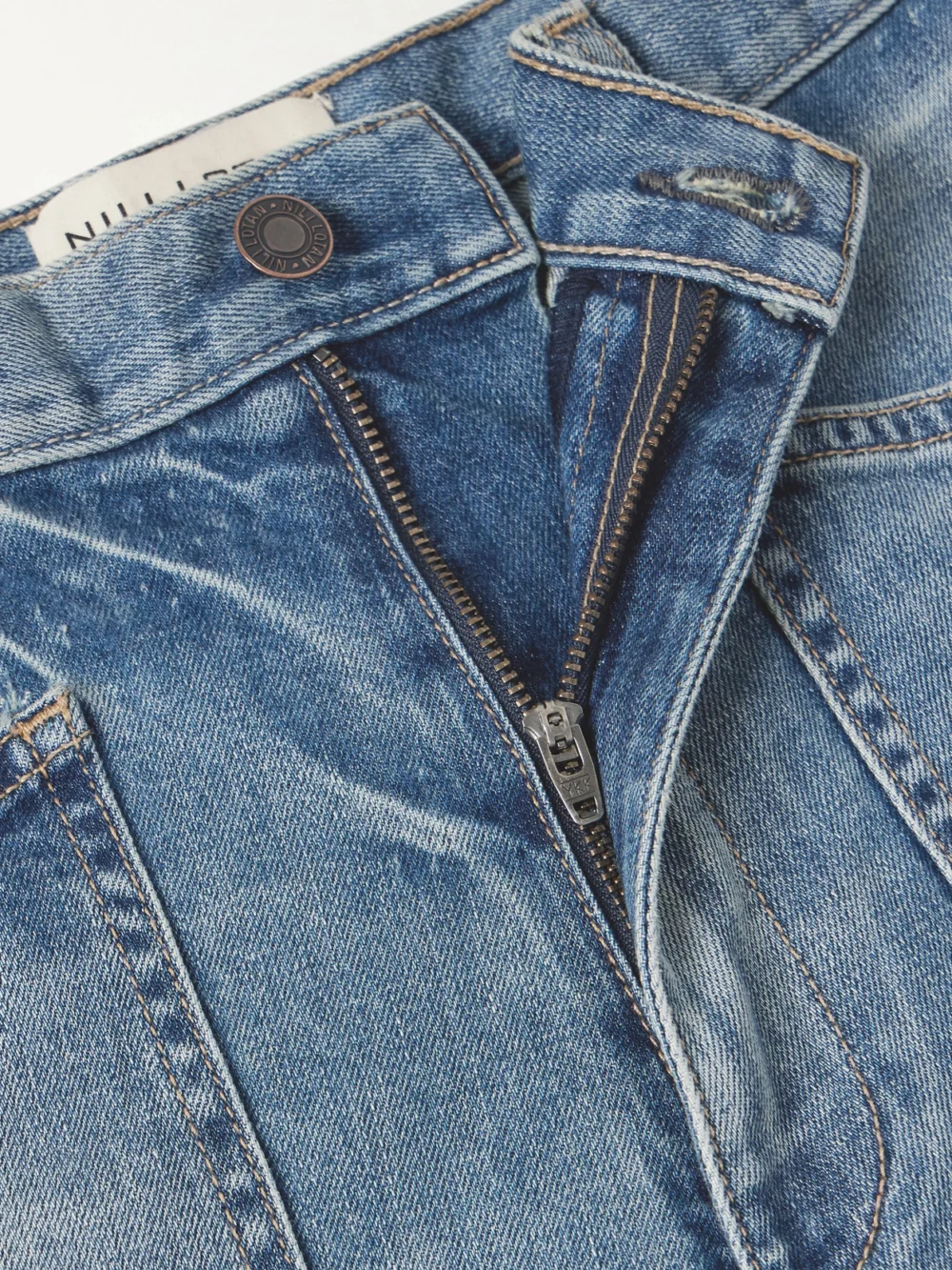 Close-up detail of the Nili Lotan Shon High-rise Tapered Jeans