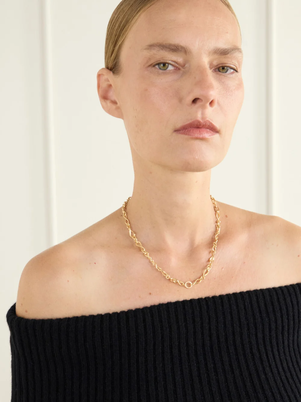 Ole Lynggaard Copenhagen Love Collier Mini 18-karat Yellow and Rose Gold Necklace, styled view