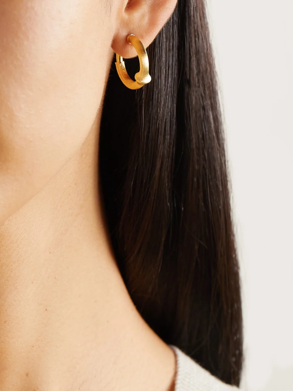 Ole Lynggaard Copenhagen Nature Small 18-karat Gold Single Hoop Earring, styled view