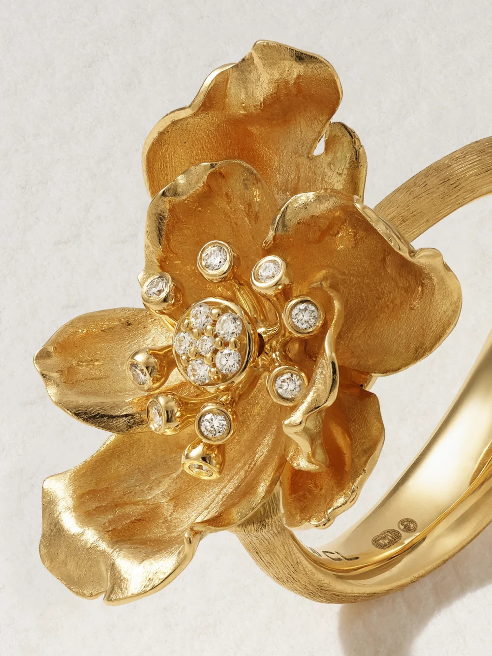 Close-up detail of the Ole Lynggaard Copenhagen Wild Rose 18-karat Gold Diamond Ring