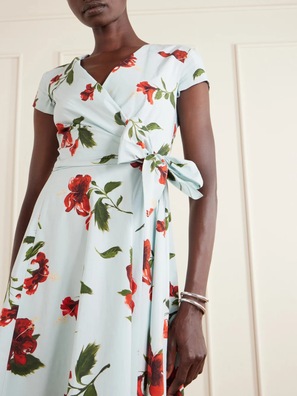 Close-up detail of the Oscar de la Renta Floral-print Cotton-poplin Wrap Midi Dress