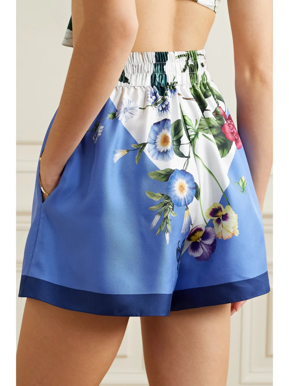 Back view of the Oscar de la Renta Tie-front Floral-print Silk-satin Twill Shorts