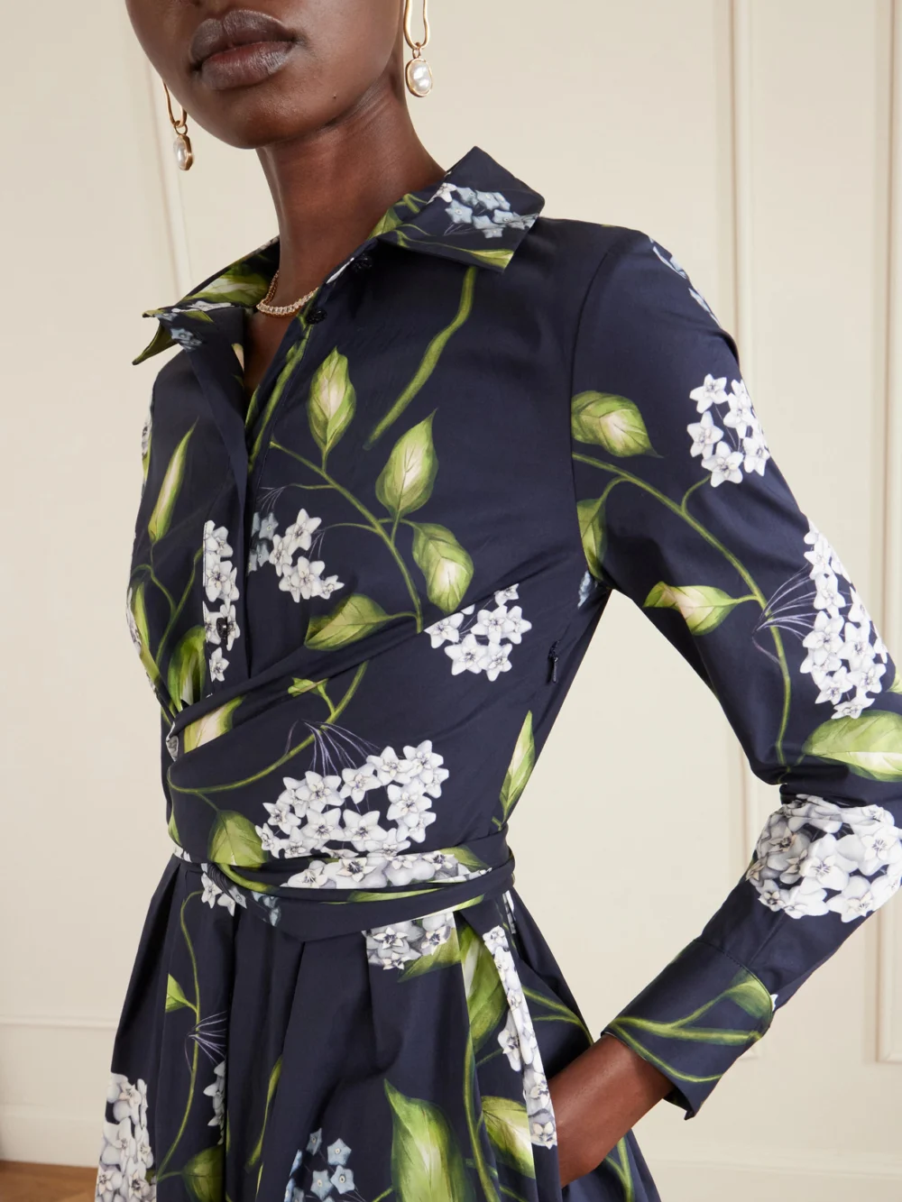 Close-up detail of the Oscar de la Renta Wrap-effect Floral-print Cotton-blend Poplin Shirt Dress