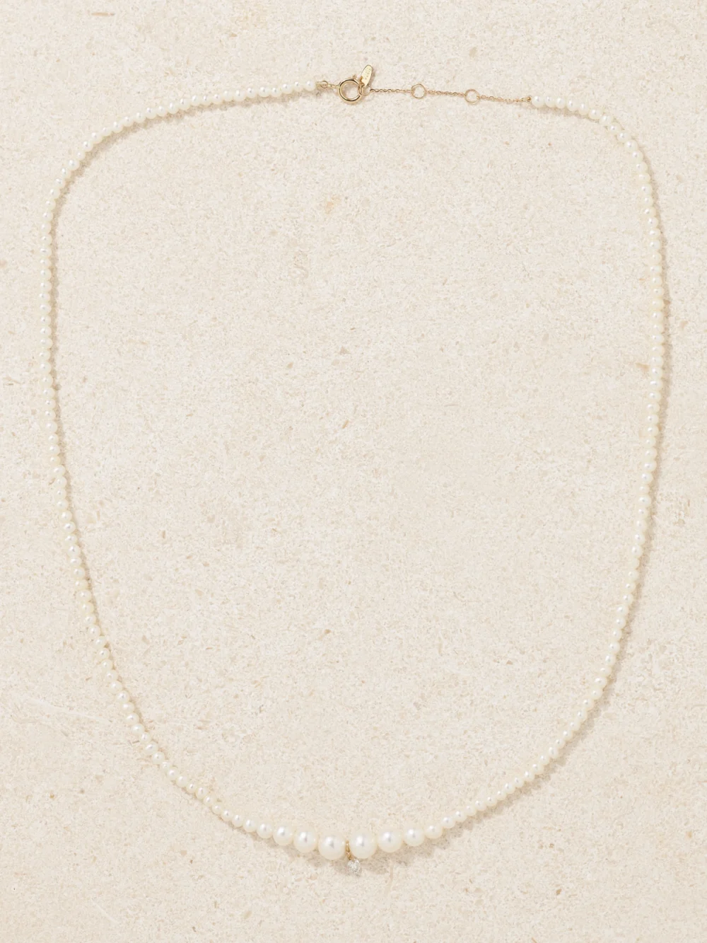 Close-up detail of the Persée 18-karat Gold, Pearl and Diamond Necklace