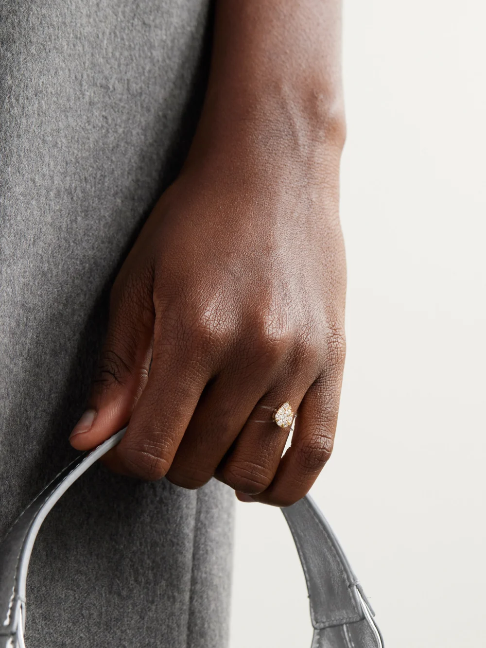 Persée Floating 18-karat Gold, Elastic and Diamond Ring, styled view