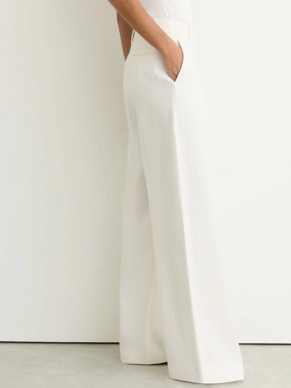 Reiss Alyx Women's White Linen-blend Wide-leg Trousers, view 4