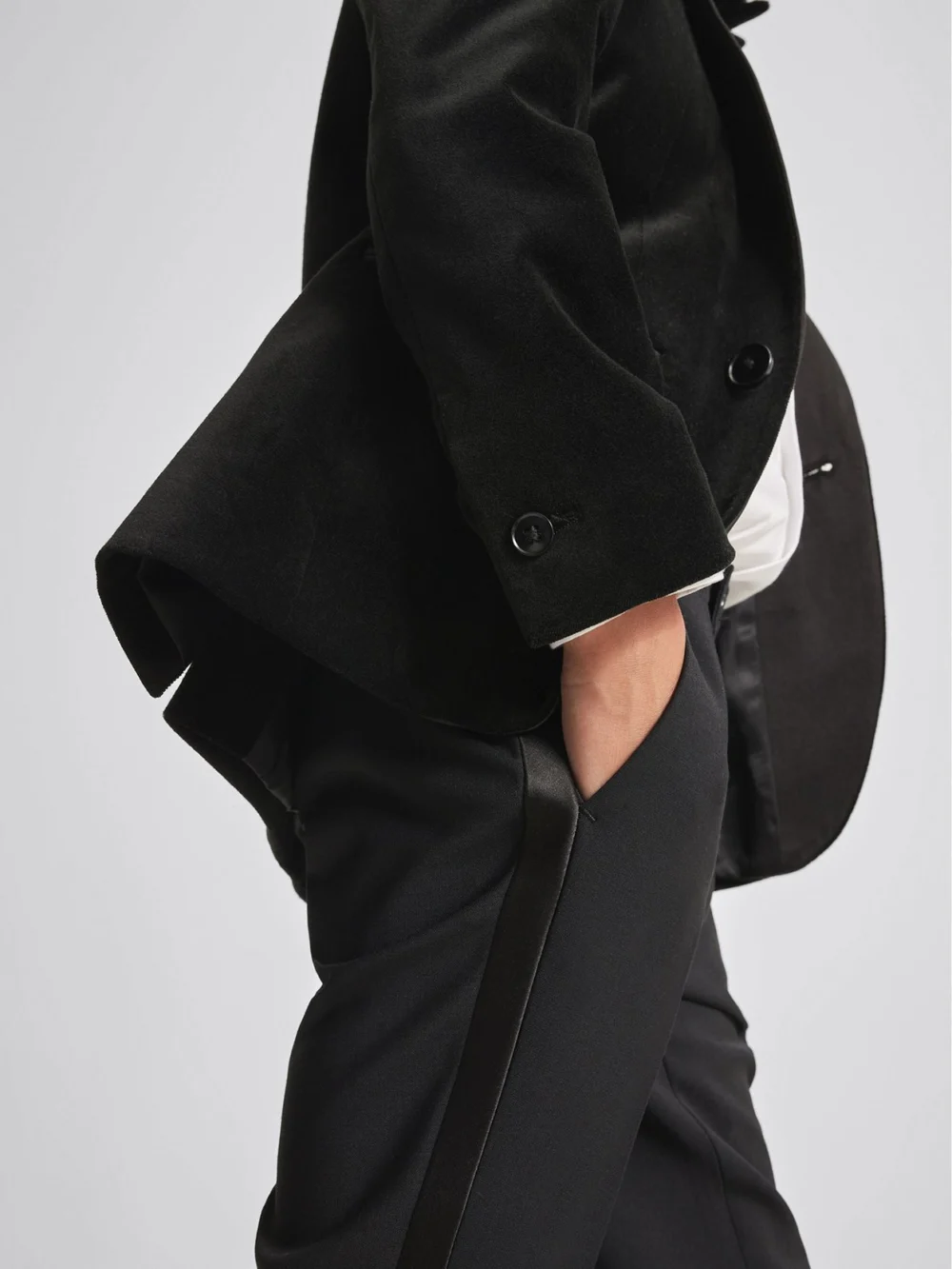 Reiss Black 4-9 yrs Single Breasted Velvet Blazer, view 3