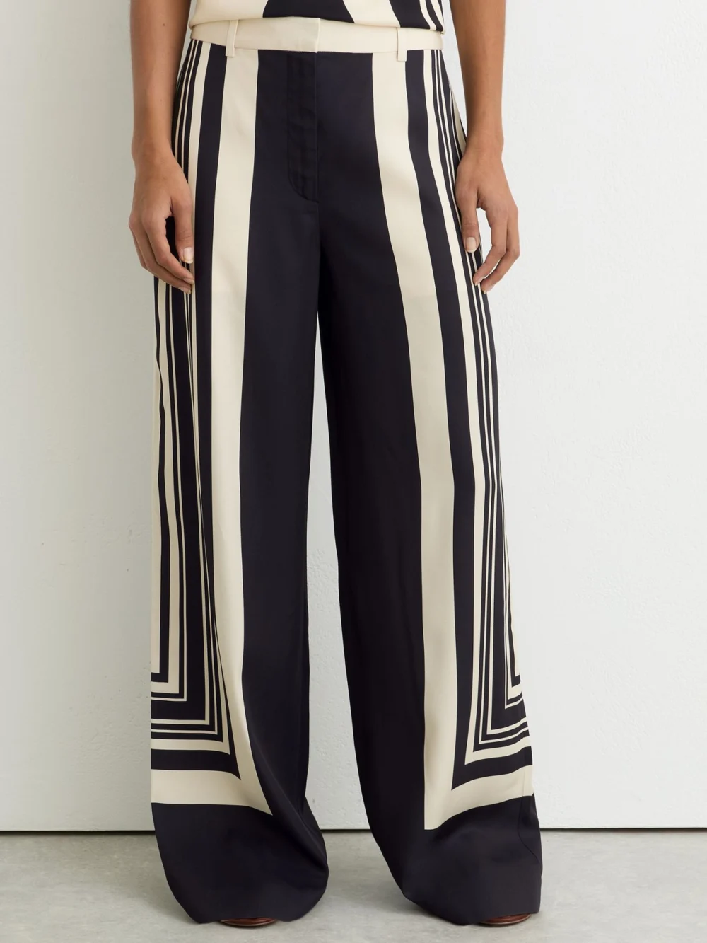 Reiss Black & White Petite Wide-leg Scarf-print Trousers, view 3