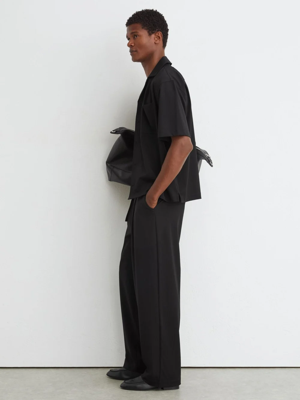 Reiss Black Belted Relaxed-fit Pleated Trousers