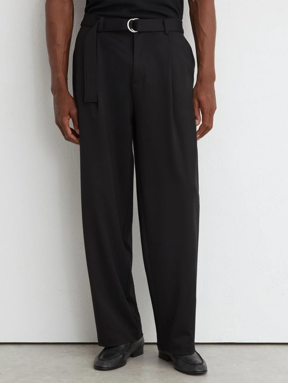 Reiss Black Belted Relaxed-fit Pleated Trousers, view 3