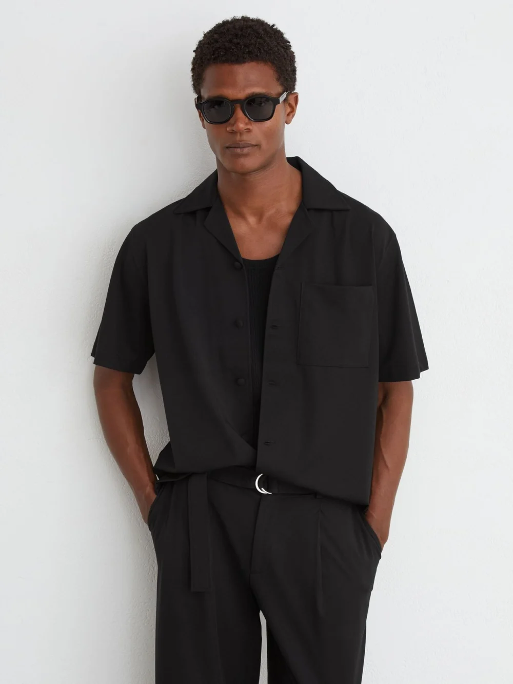 Reiss Black Belted Relaxed-fit Pleated Trousers, view 4