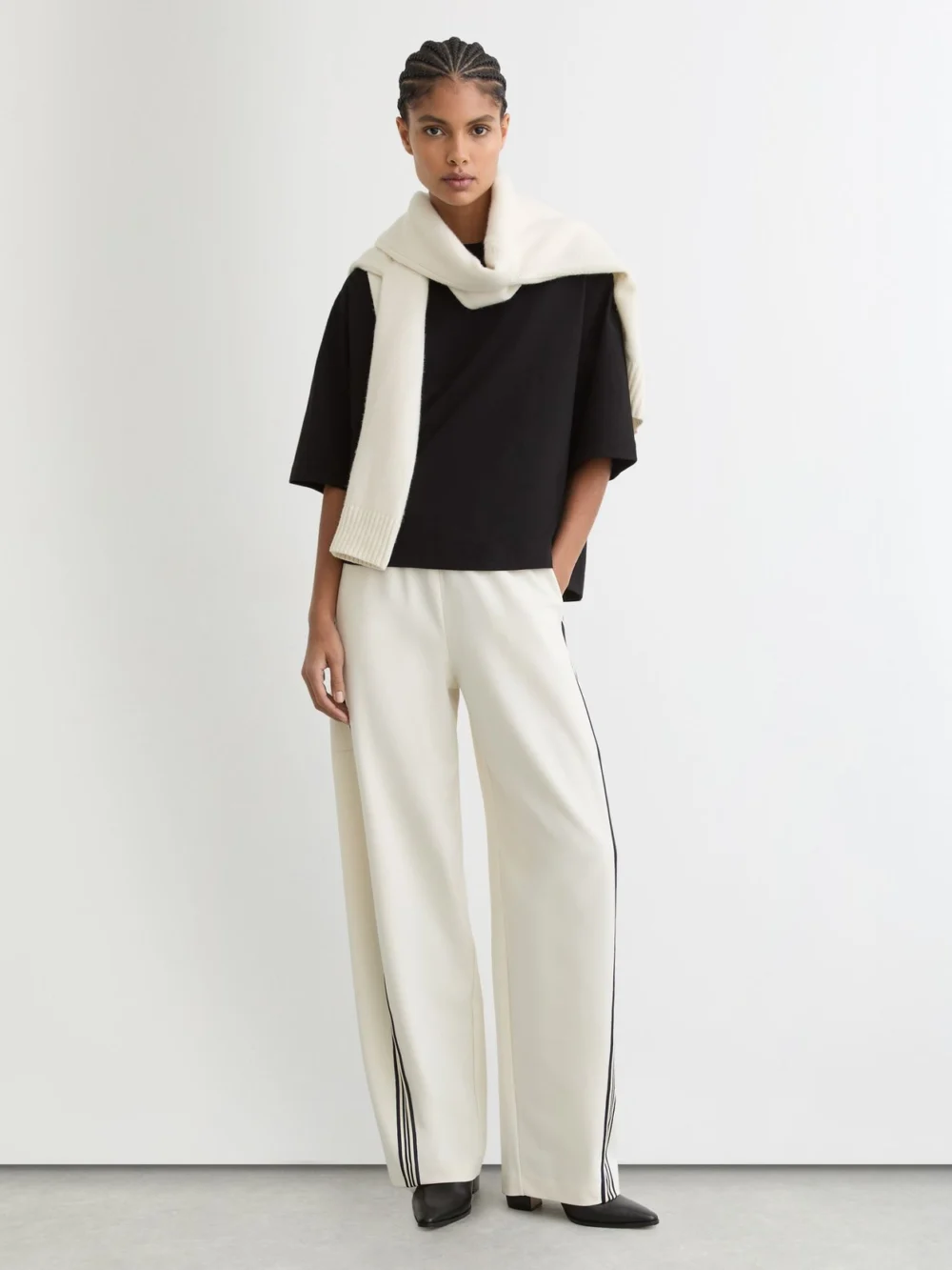 Reiss Black Cotton Ribbed-neck Oversized T-shirt, view 3