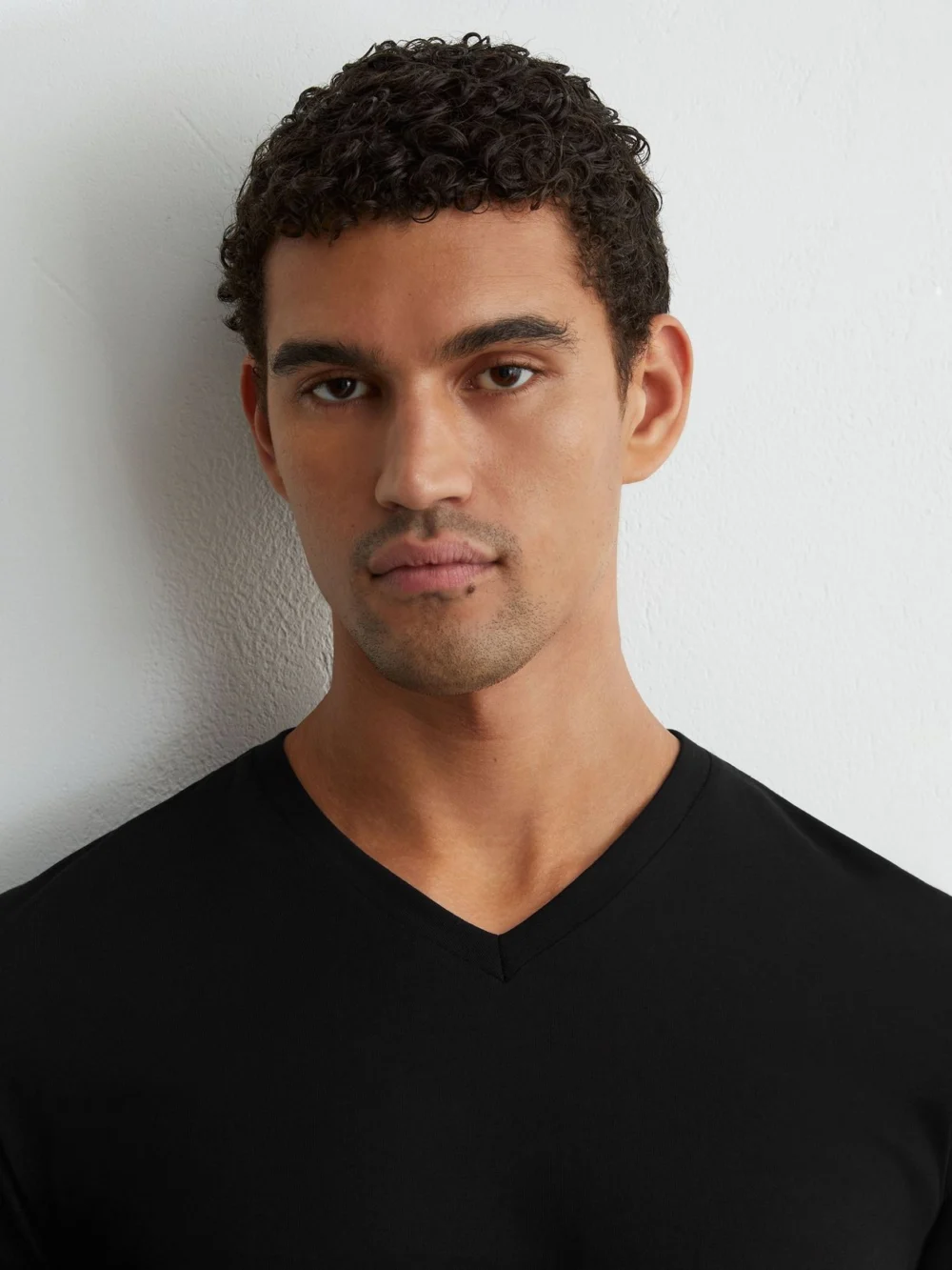 Reiss Black Cotton V-neck Tailored-fit T-shirt