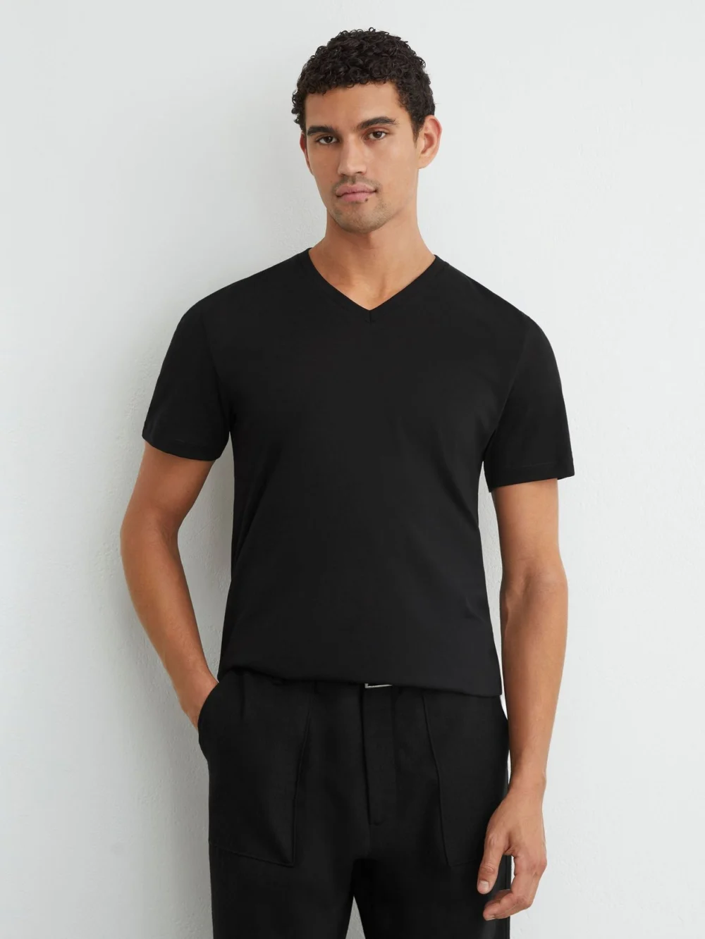 Reiss Black Cotton V-neck Tailored-fit T-shirt, view 4