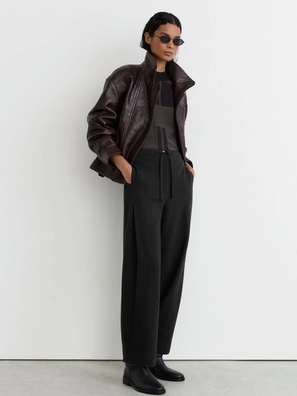 Reiss Black Petite Cotton-blend Barrel-leg Drawstring Trousers, view 5