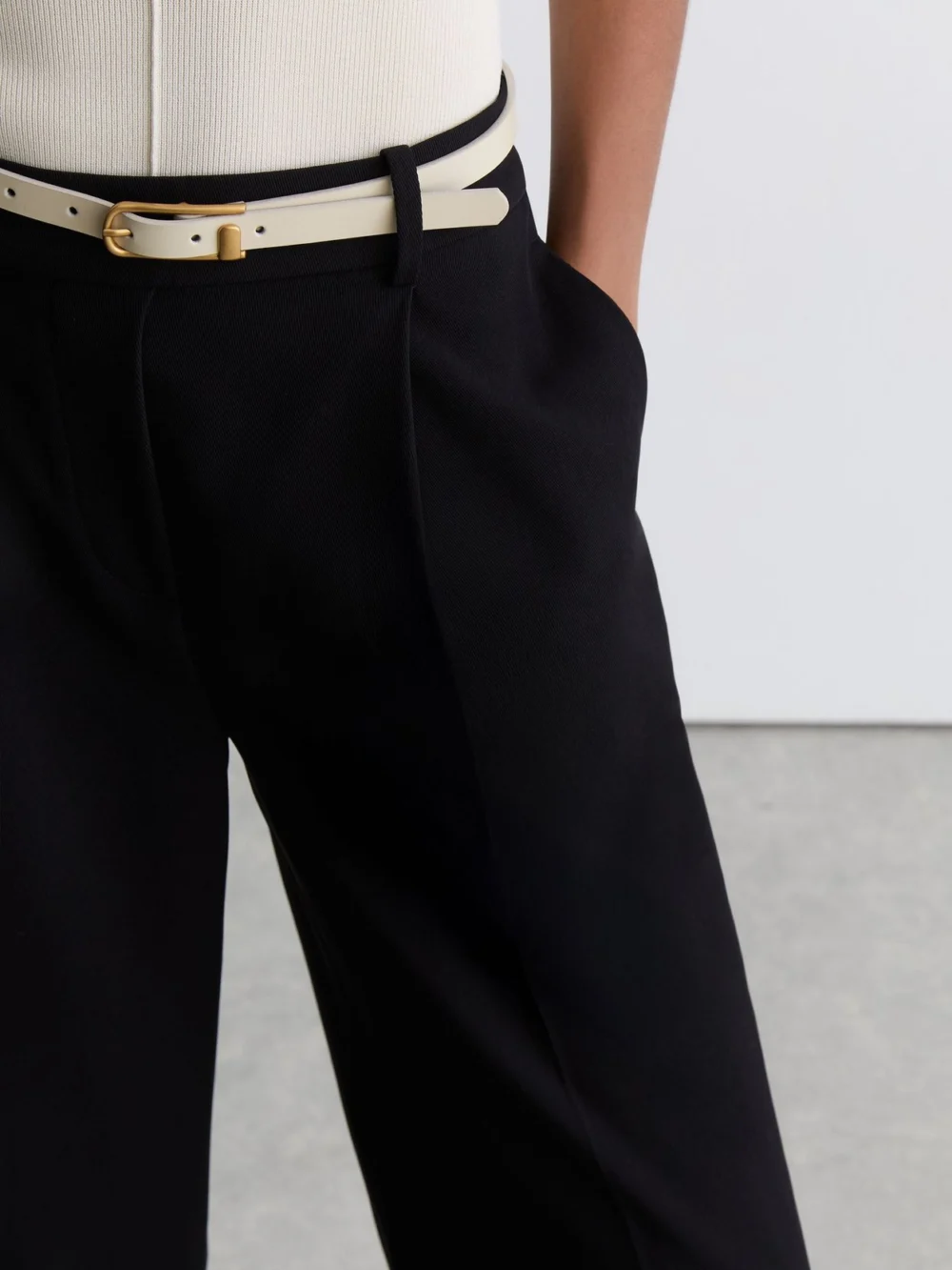 Reiss Black Petite Elasticated-waist Wide-leg Twill Trousers, view 3