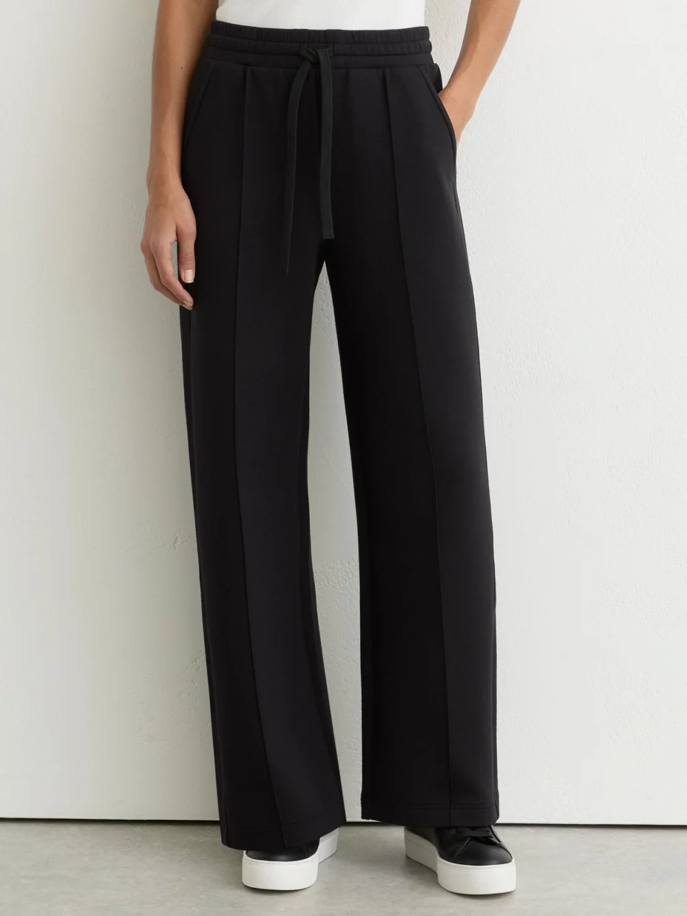 Reiss Black Premium Interlock Wide-leg Joggers, view 3