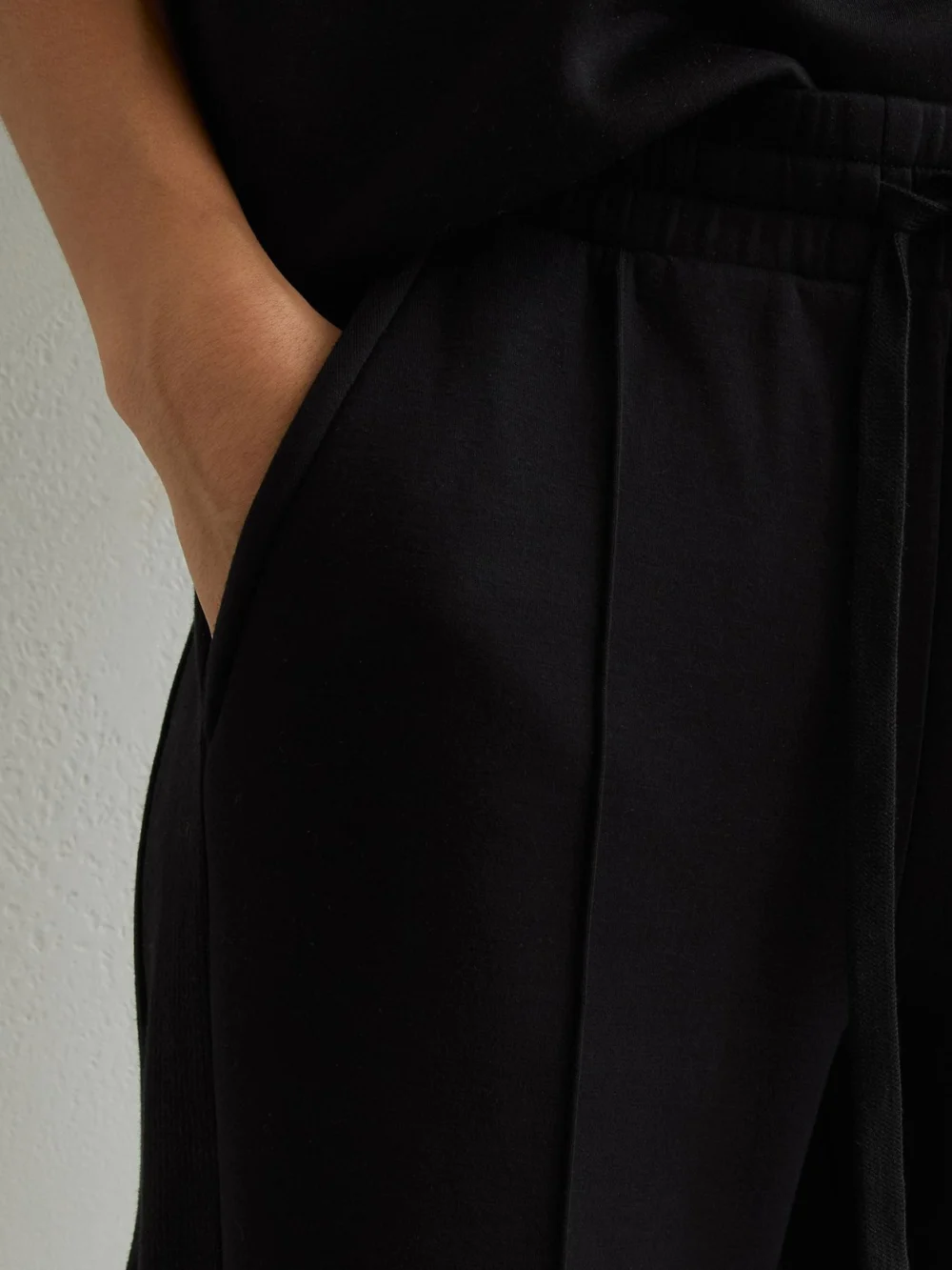 Reiss Black Premium Interlock Wide-leg Joggers, view 4