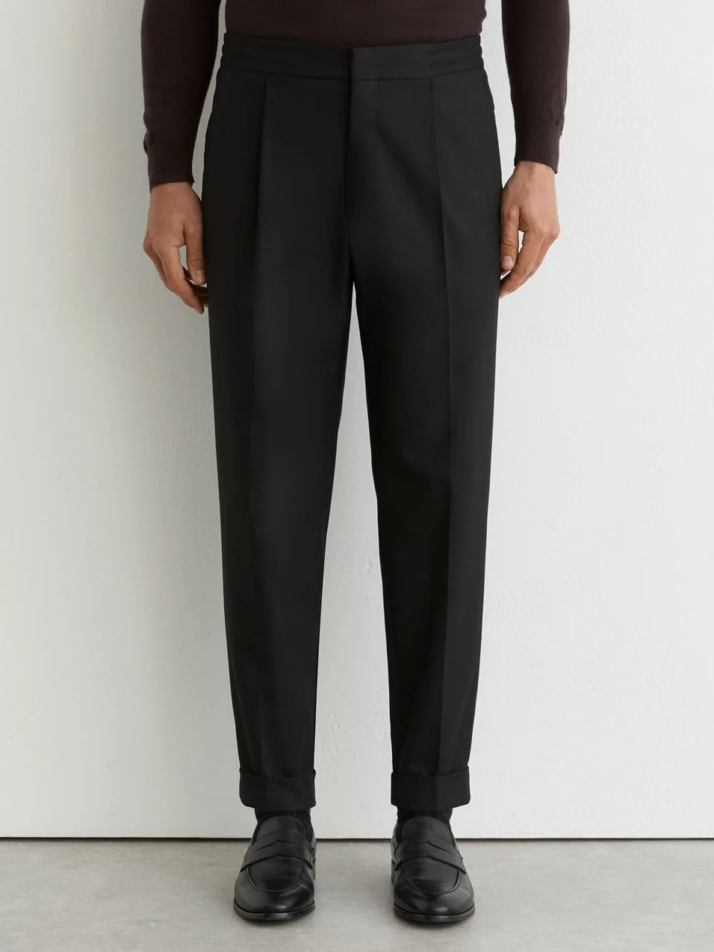 Reiss Black Relaxed Drawstring Trousers with Turn-ups, view 3