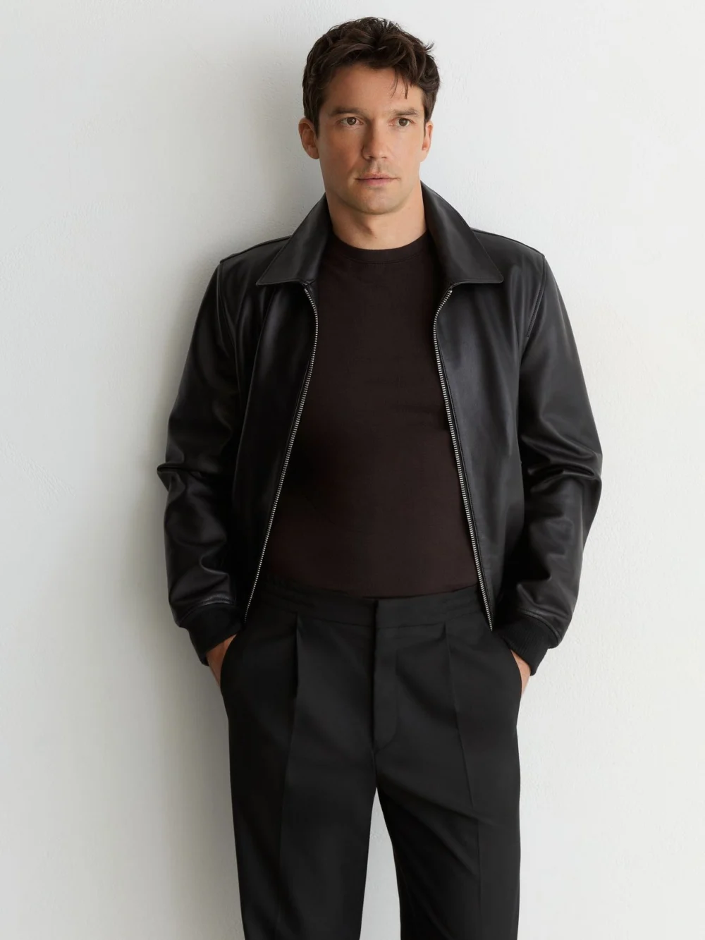 Reiss Black Relaxed Drawstring Trousers with Turn-ups, view 4