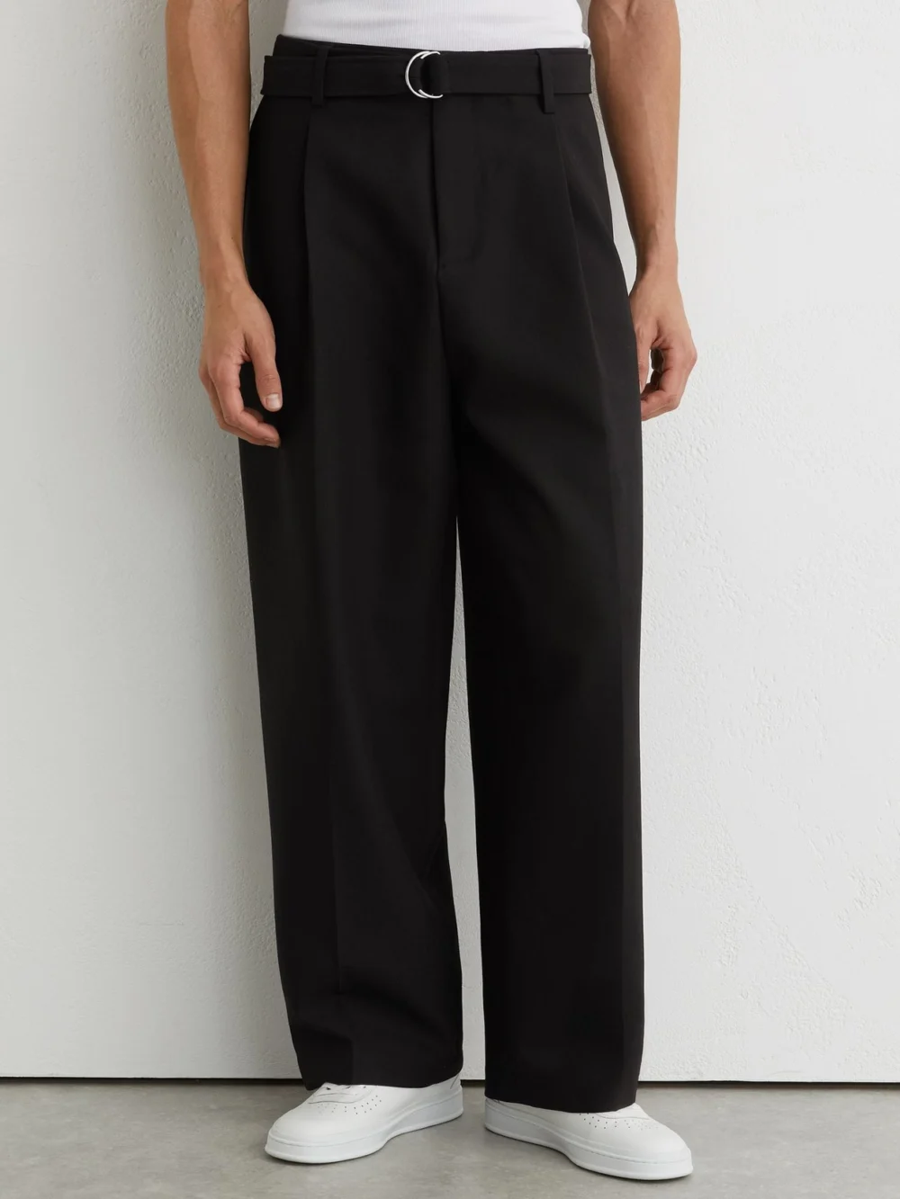 Reiss Black Relaxed-fit Belted Trousers