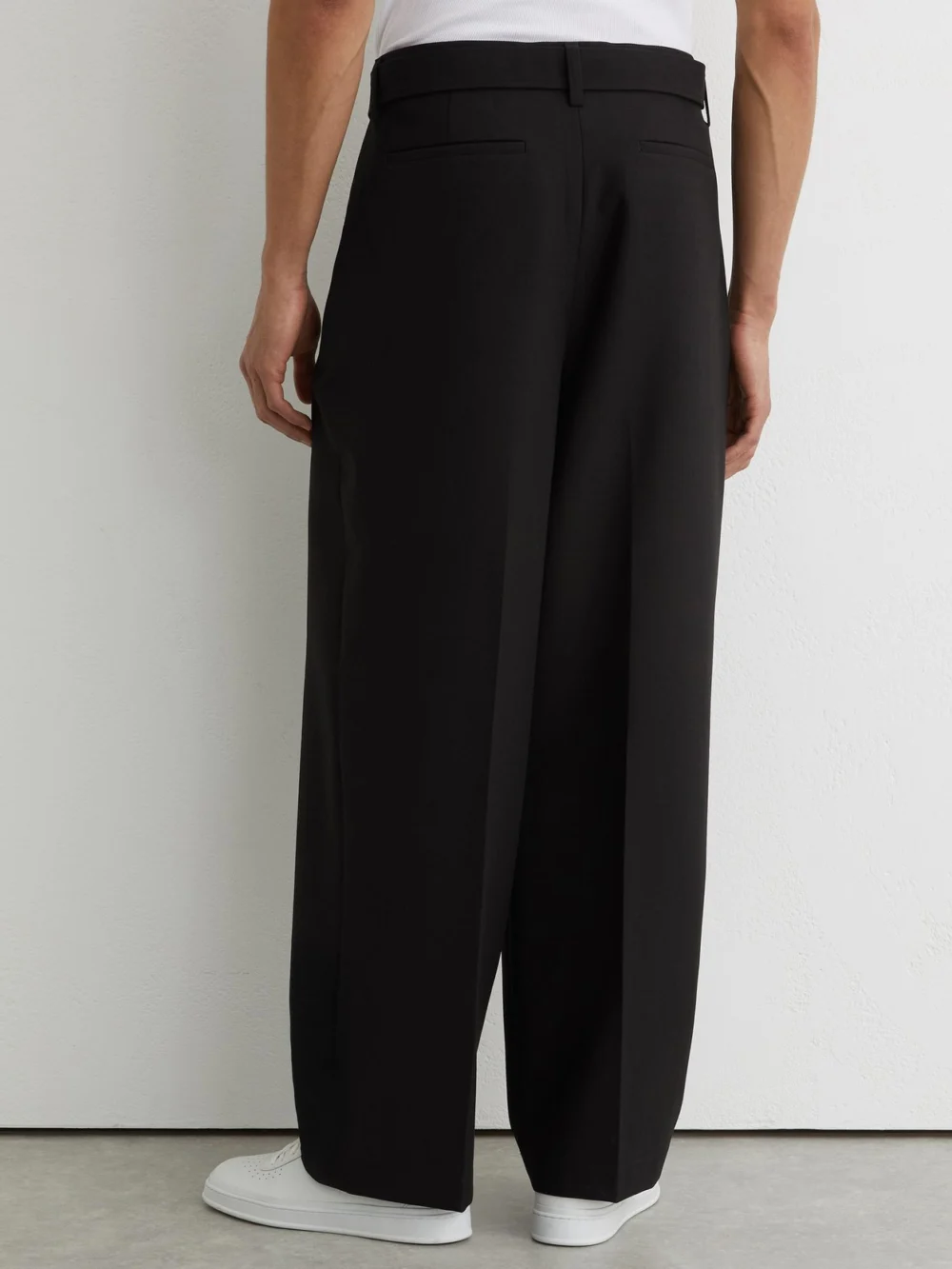 Reiss Black Relaxed-fit Belted Trousers, view 4