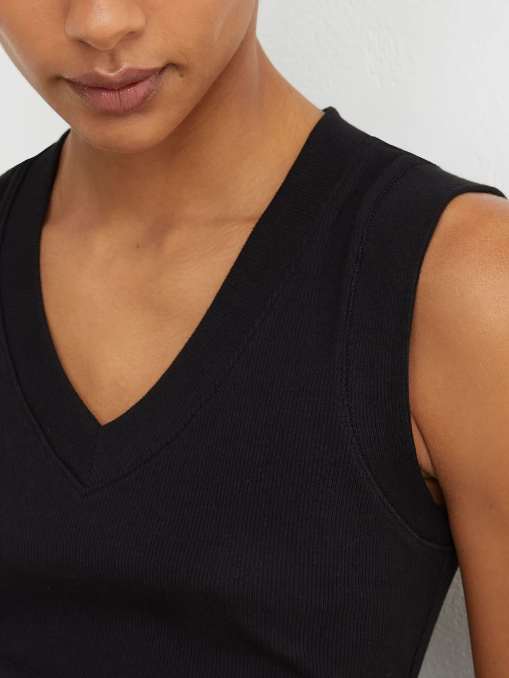Reiss Black Stretch-cotton Rib Ruched V-neck Vest, view 4