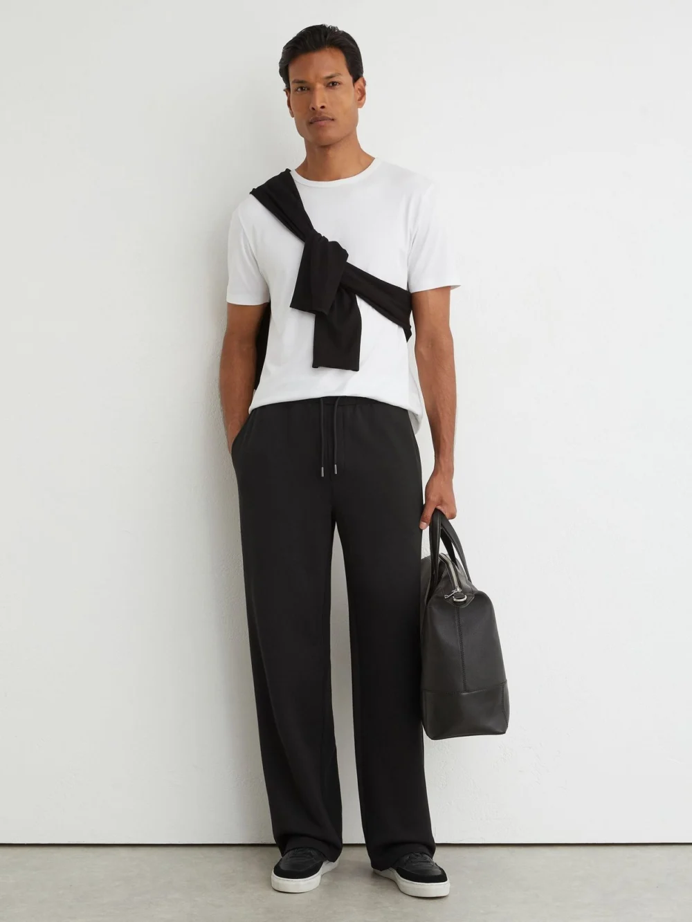 Reiss Black Sueded Interlock Jersey Relaxed-fit Joggers, view 3